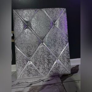Velvet tuffed canvas
